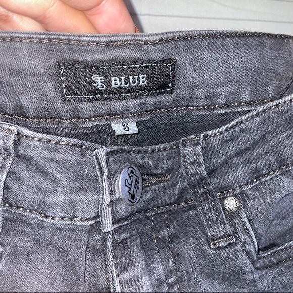 2 different pairs of size 3 / 26 skinny ankle jeans with unique design details - Picture 7 of 10